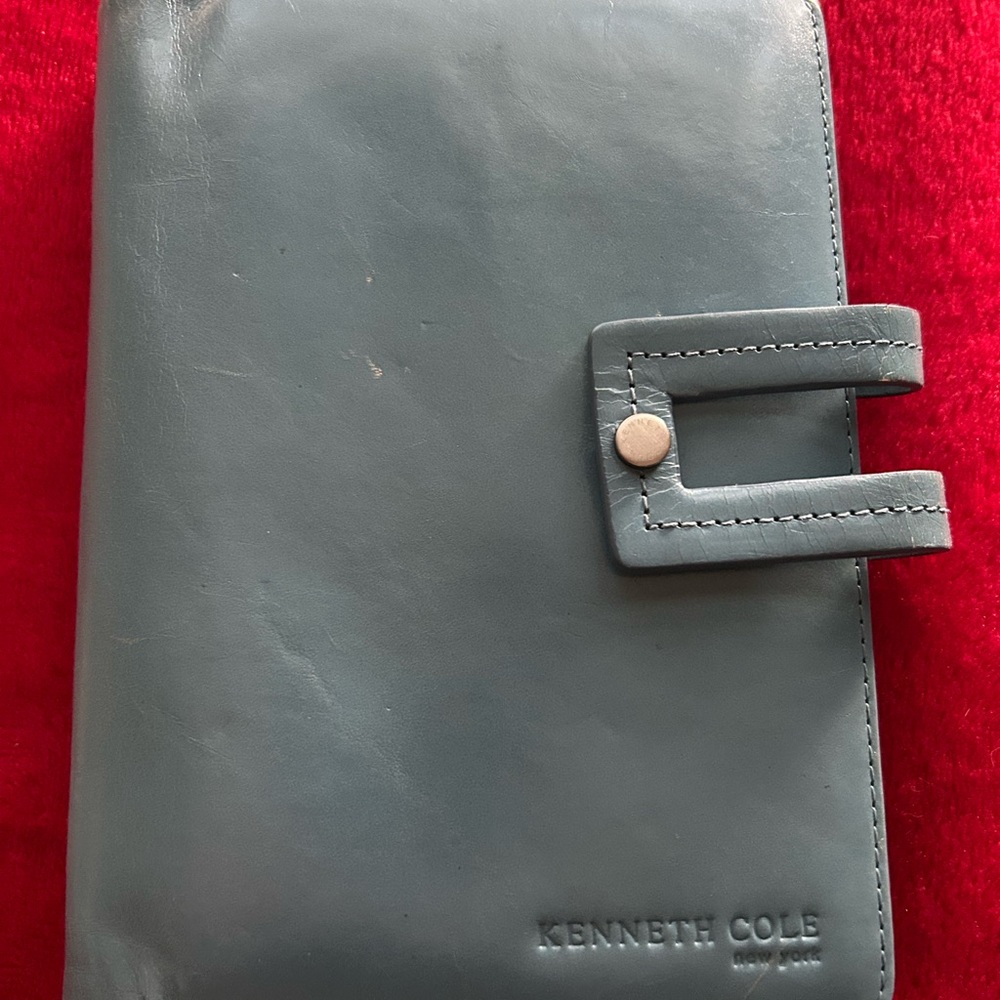 Kenneth Cole Blue Leather Wallet Sleek Minimalist Design